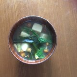 なめことワラビ高野豆腐の味噌汁
